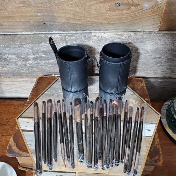 Makeup Brushes - Set of 20 - Black Handles - 6" long - with Leather Travel Case - Picture 4 of 11